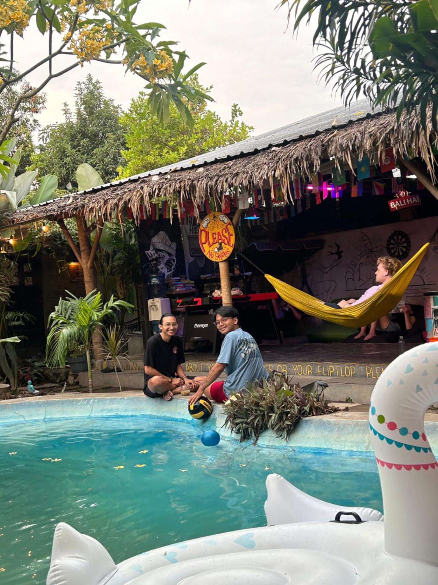 Losmanos Hostel ยอกยาการ์ตา ภายนอก รูปภาพ
