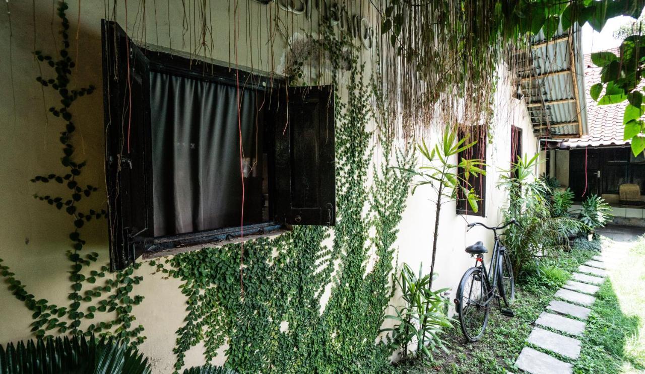 Losmanos Hostel ยอกยาการ์ตา ภายนอก รูปภาพ