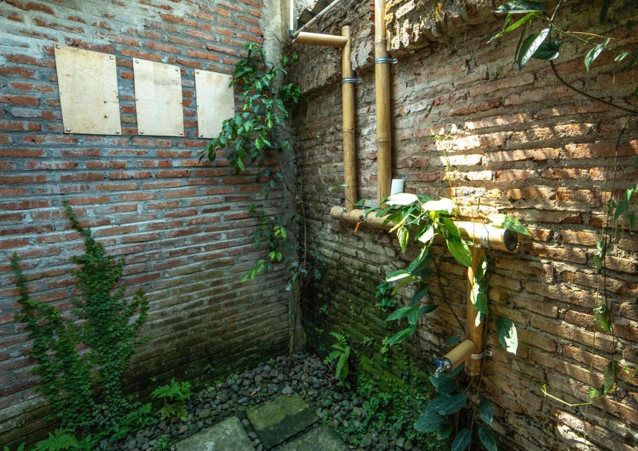 Losmanos Hostel ยอกยาการ์ตา ภายนอก รูปภาพ