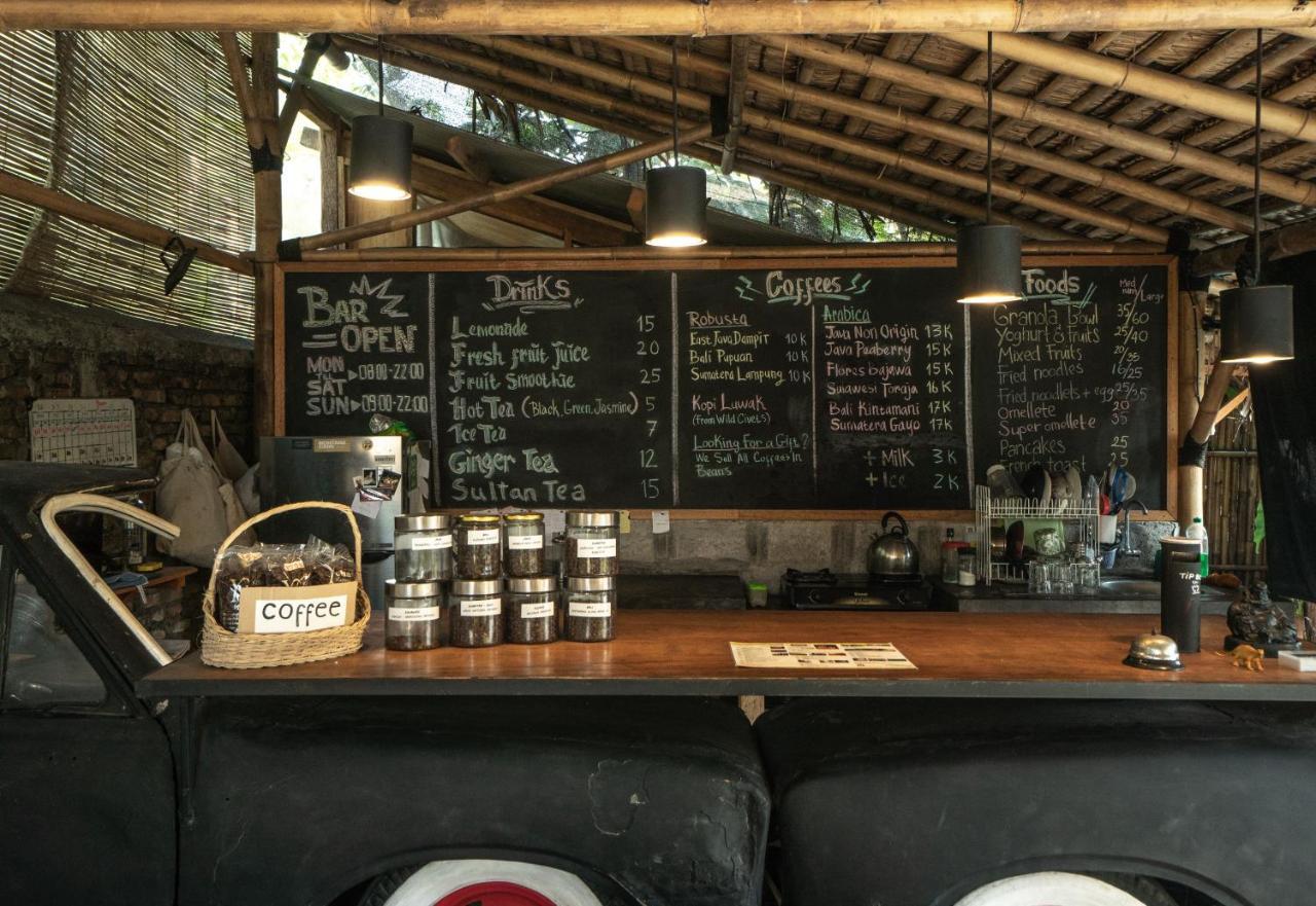 Losmanos Hostel ยอกยาการ์ตา ภายนอก รูปภาพ